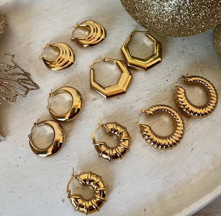 Vellura Jewellery promotional image with large text VELLURA jewellery and a description about their premium-quality, anti-tarnish rings with luxurious finishes, sparkling stones, and timeless designs.