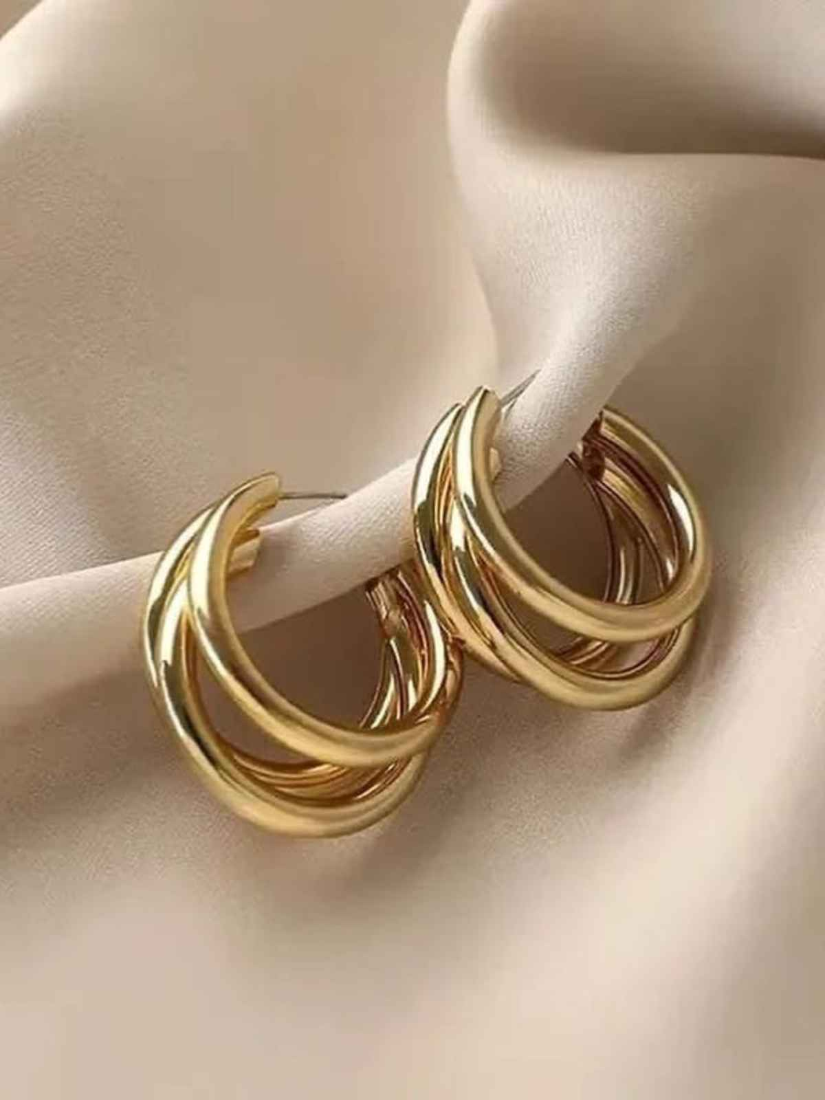 Vellura Jewellery promotional image with large text VELLURA jewellery and a description about their premium-quality, anti-tarnish rings with luxurious finishes, sparkling stones, and timeless designs.