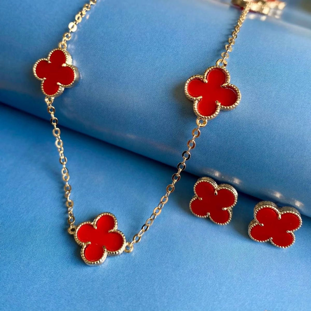 Red Clover Necklace in 18K Gold Plated