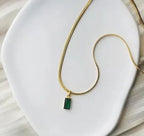 Elegant Green Stone Pendant Necklace