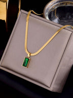 Elegant Green Stone Pendant Necklace