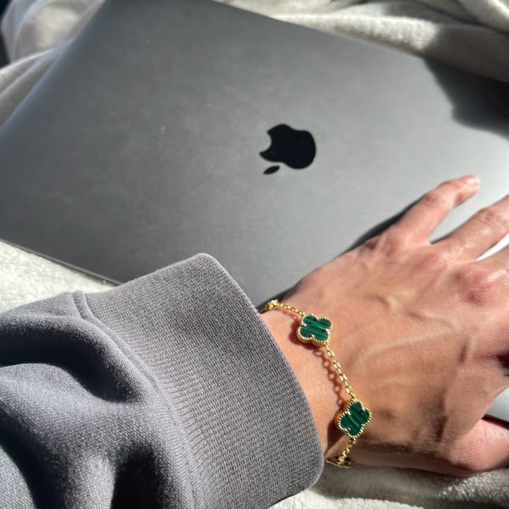 Van Cleef-Inspired Green Quatrefoil Bracelet