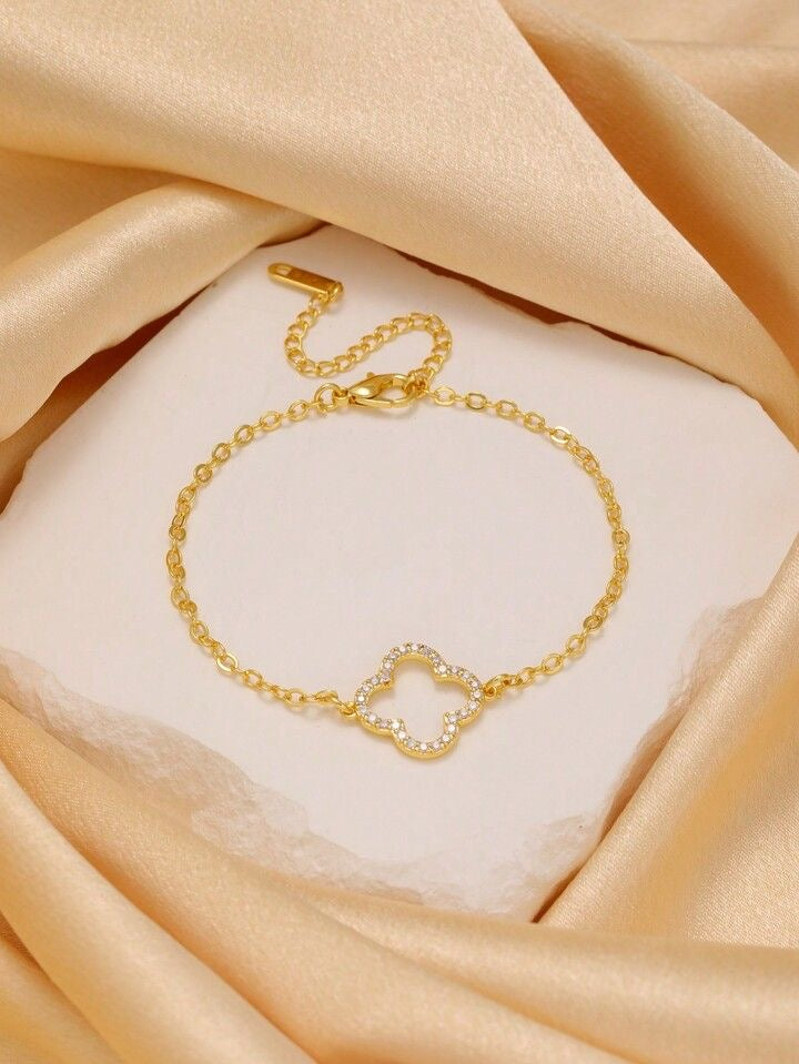 Elegant Gold Clover Bracelet with Sparkling Crystals – Adjustable