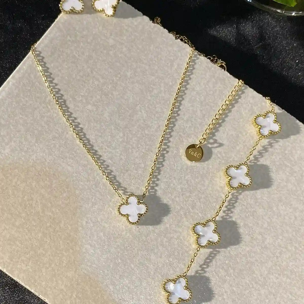 White Clover Pendant Necklace - VelluraJewellery
